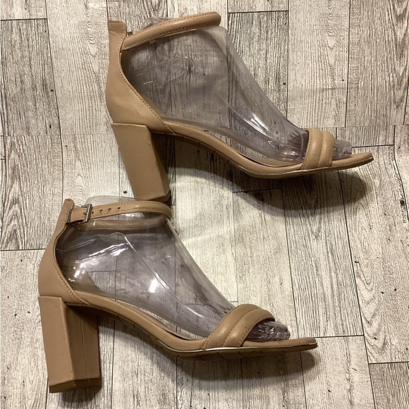 Kenneth Cole Reaction LoLita Beige Heels Size 5.5 - Picture 2 of 9